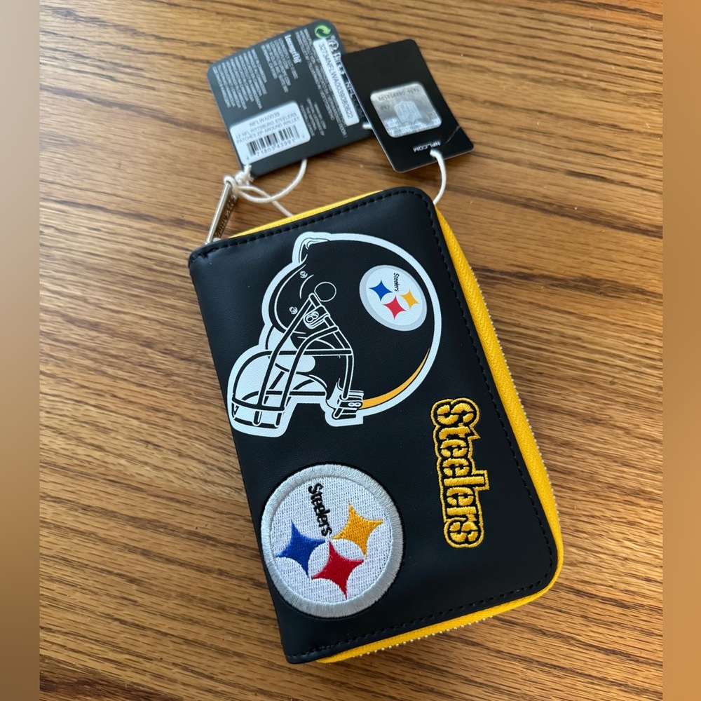 Loungefly Pittsburgh Steelers Patches Zip Around Wallet NFL.  New With Tags!